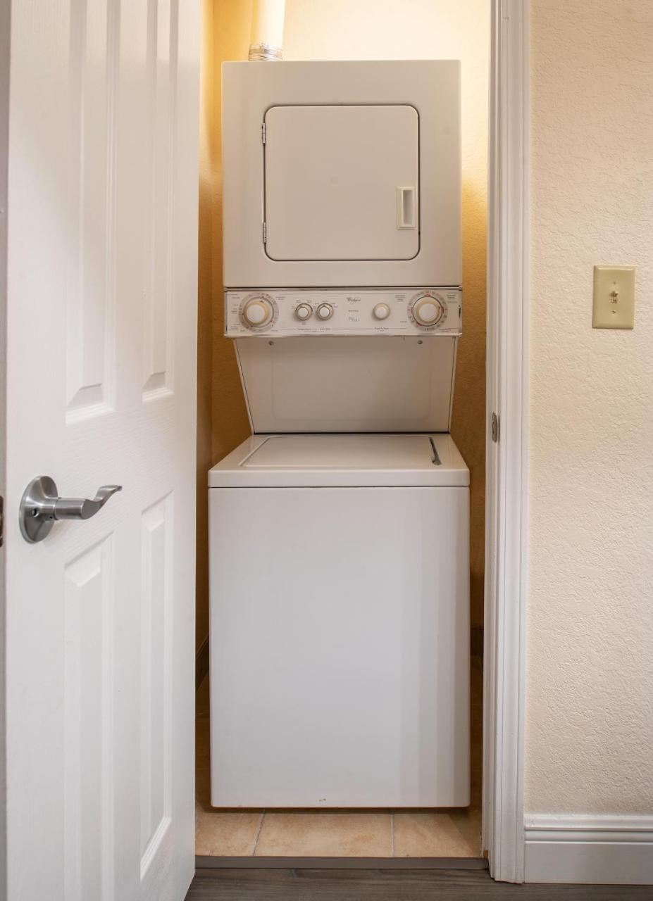Floridays Orlando Two & Three Bed Rooms Condo Resort Williamsburg Exterior photo